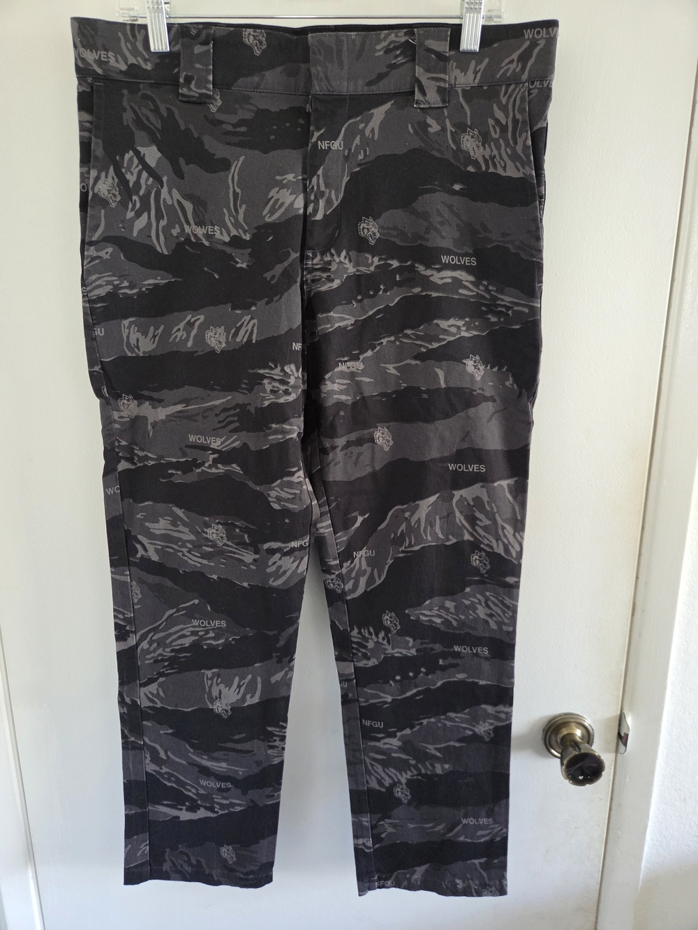 Darc Sport Camo Wolves Print Men's Black Gray Pants #93-1000